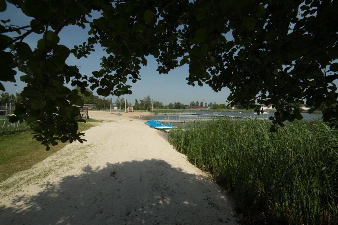 Camping Oaza Blonie Kornik Domki Standard - 3 Pokoje Luaran gambar